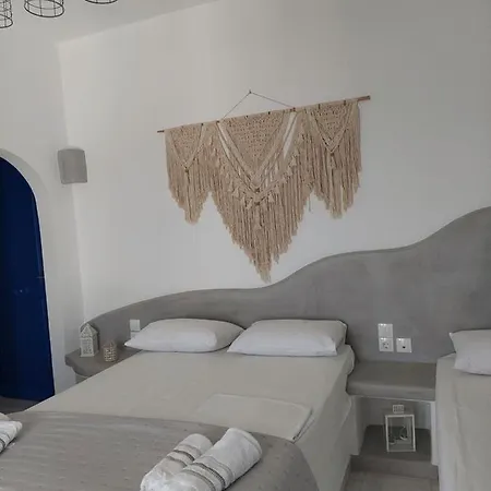 Anemelia * Adamantas (Milos)