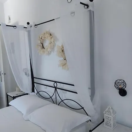 Anemelia Adamantas (Milos)