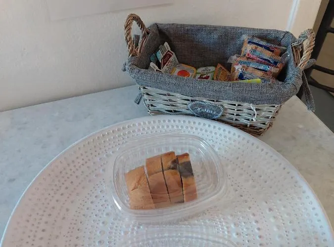 Anemelia Adamantas (Milos)