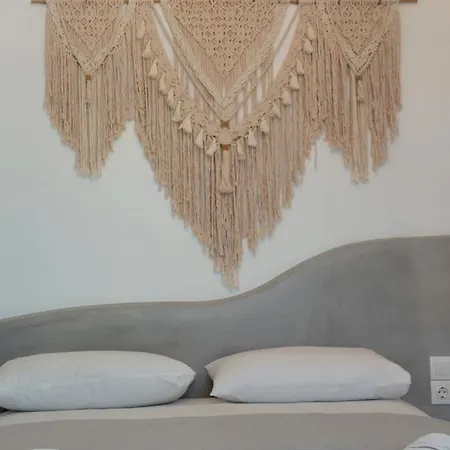 Anemelia * Adamantas (Milos)